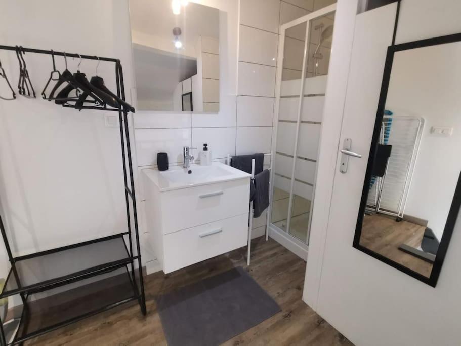 Апартаменти Esprit Cocooning -Proche Centre- Тулон Екстер'єр фото